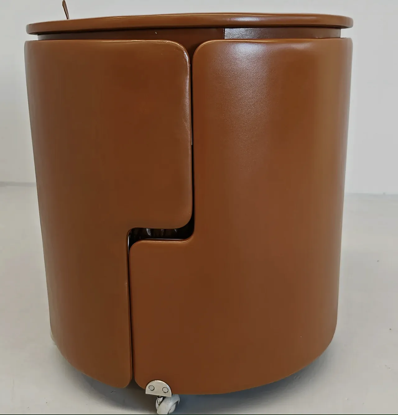 Dilly Dally leather vanity by Luigi Massoni for Poltrona Frau, 1970s 6